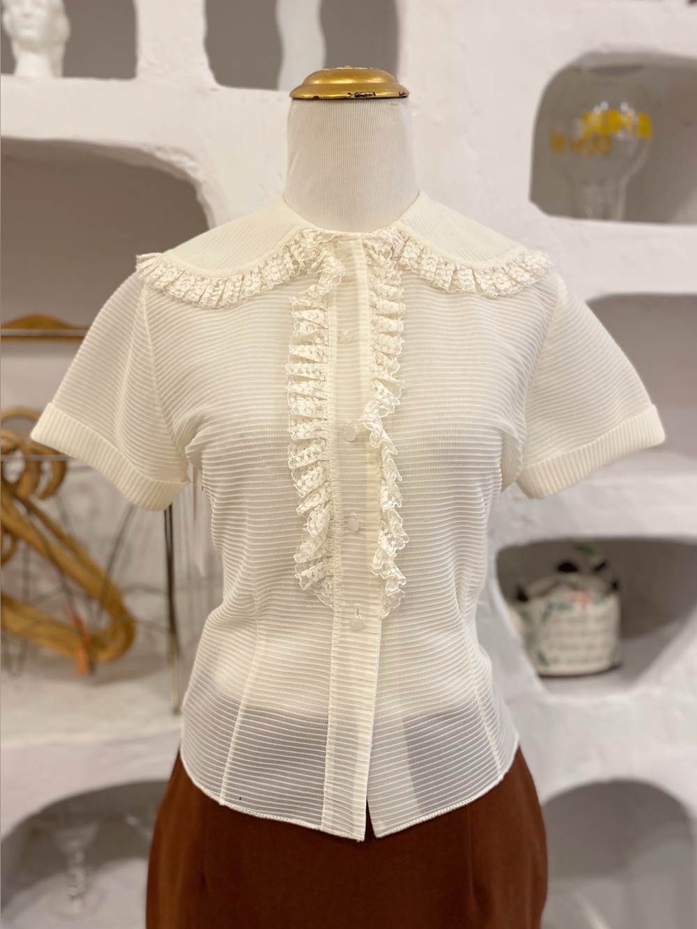 50s Vintage Inspired Ruffle Lace-Trim Short Sleeve Pleated Mesh Top in Cream